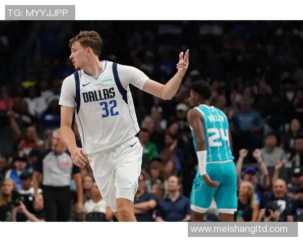 猛龙与独行侠激战正酣NBA赛场精彩瞬间回顾与分析